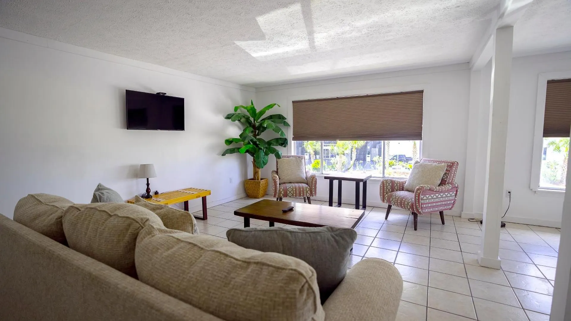 Hotel Banana Peel Lodge Panama City Beach
