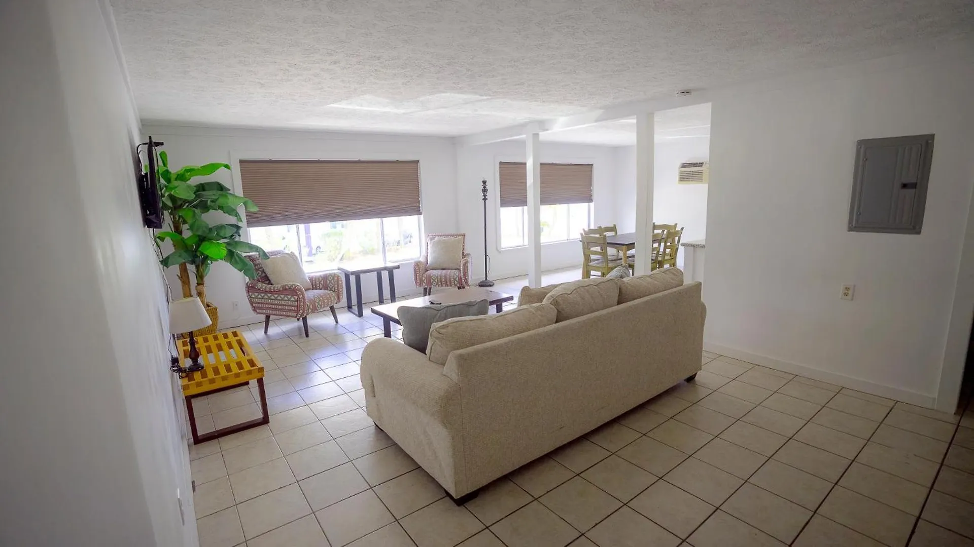 Hotel Banana Peel Lodge Panama City Beach