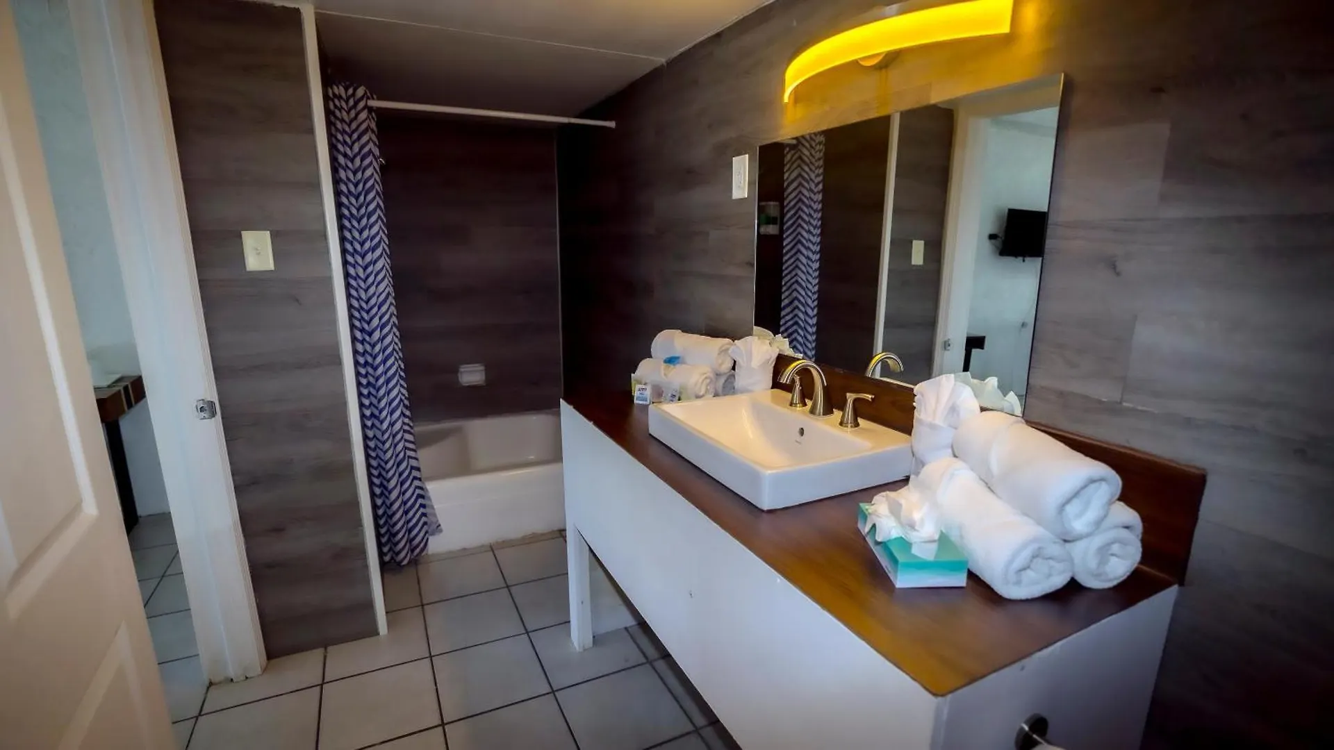 Banana Peel Lodge Panama City Beach
