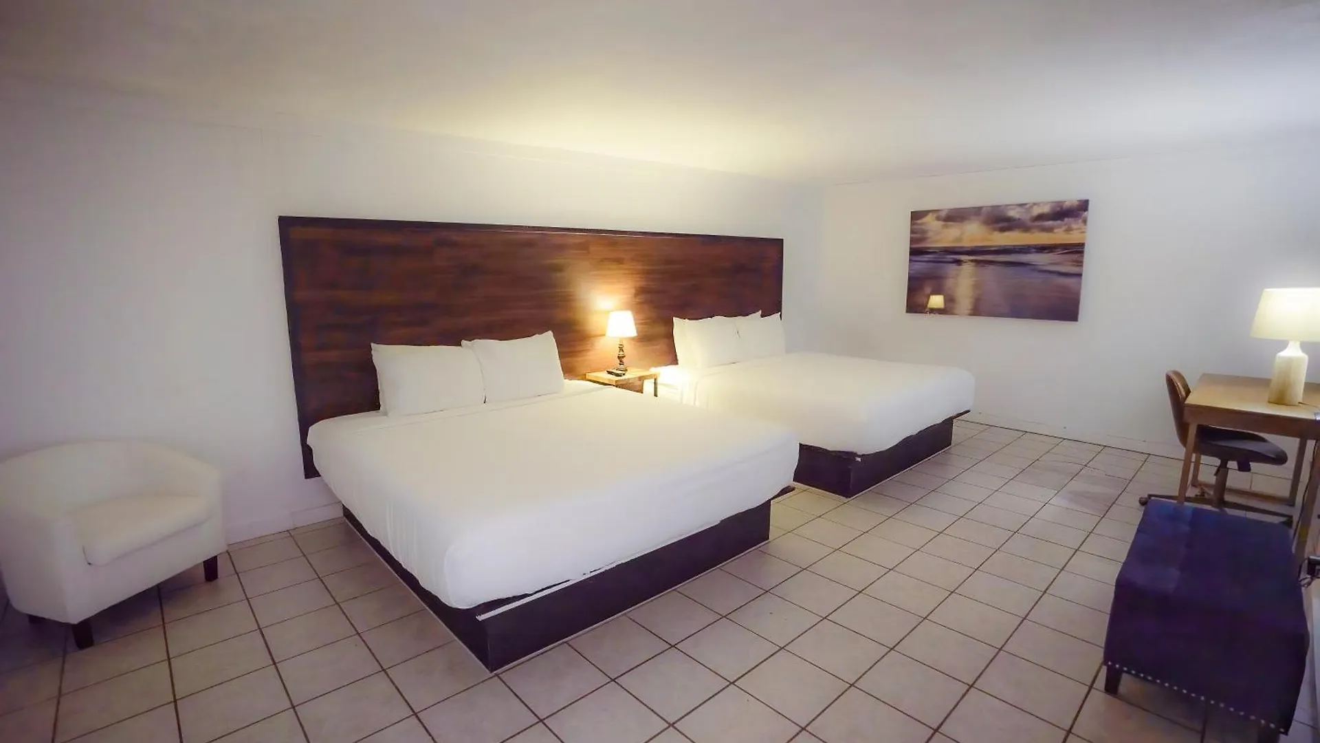 Hotel Banana Peel Lodge Panama City Beach