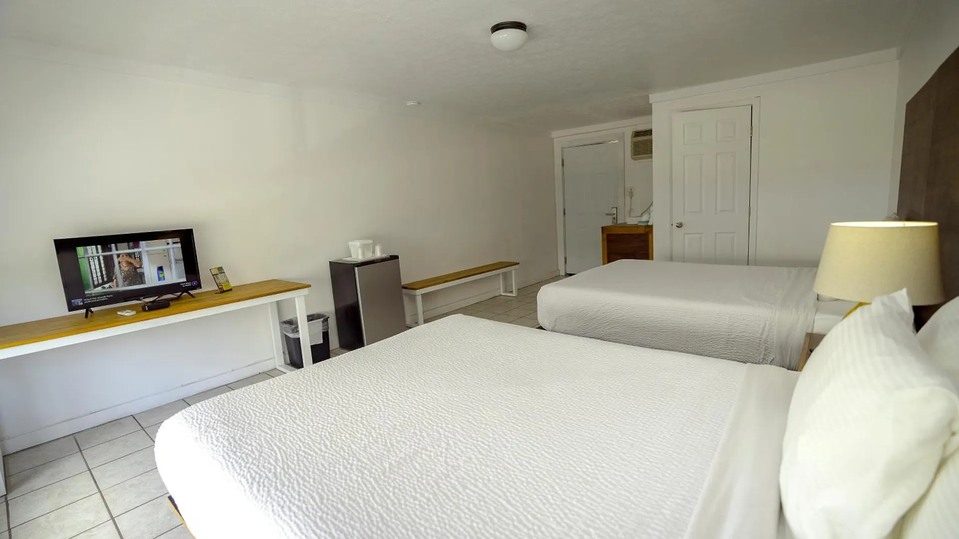 Hotel Banana Peel Lodge Panama City Beach